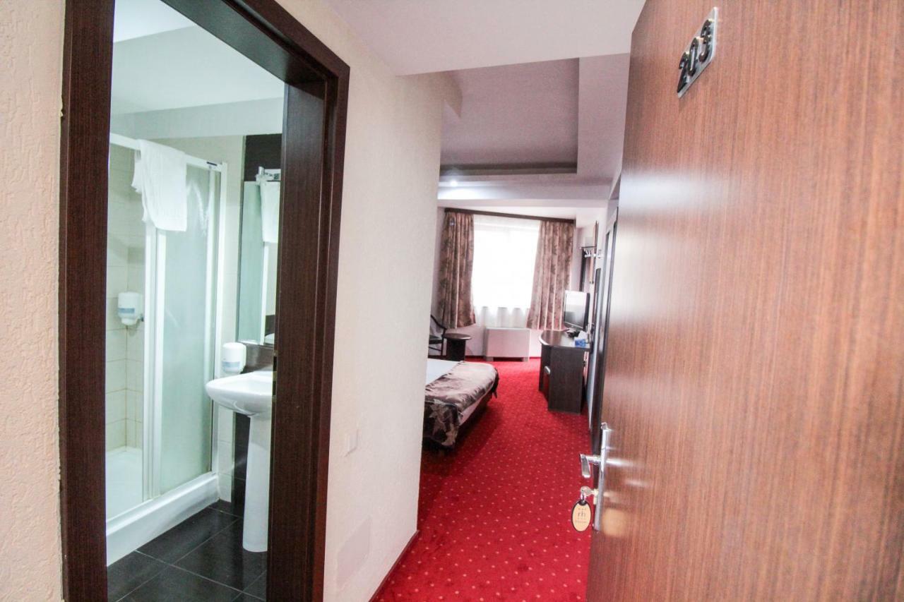 Hotel Razvan Bükreş Dış mekan fotoğraf